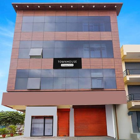 Townhouse Bidadi Formerly Royal Garuda Ngoại thất bức ảnh